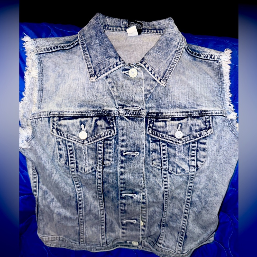 Sleeveless jean vest